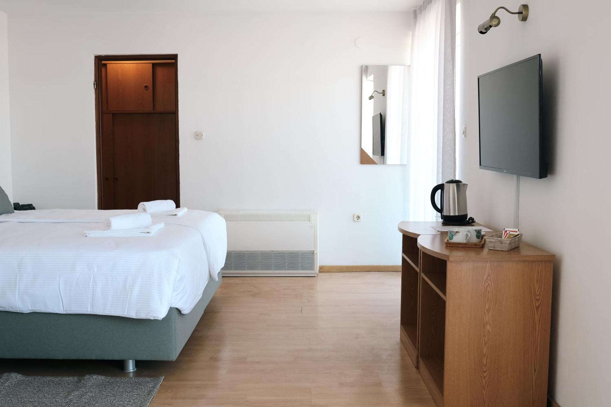 Artena 3*